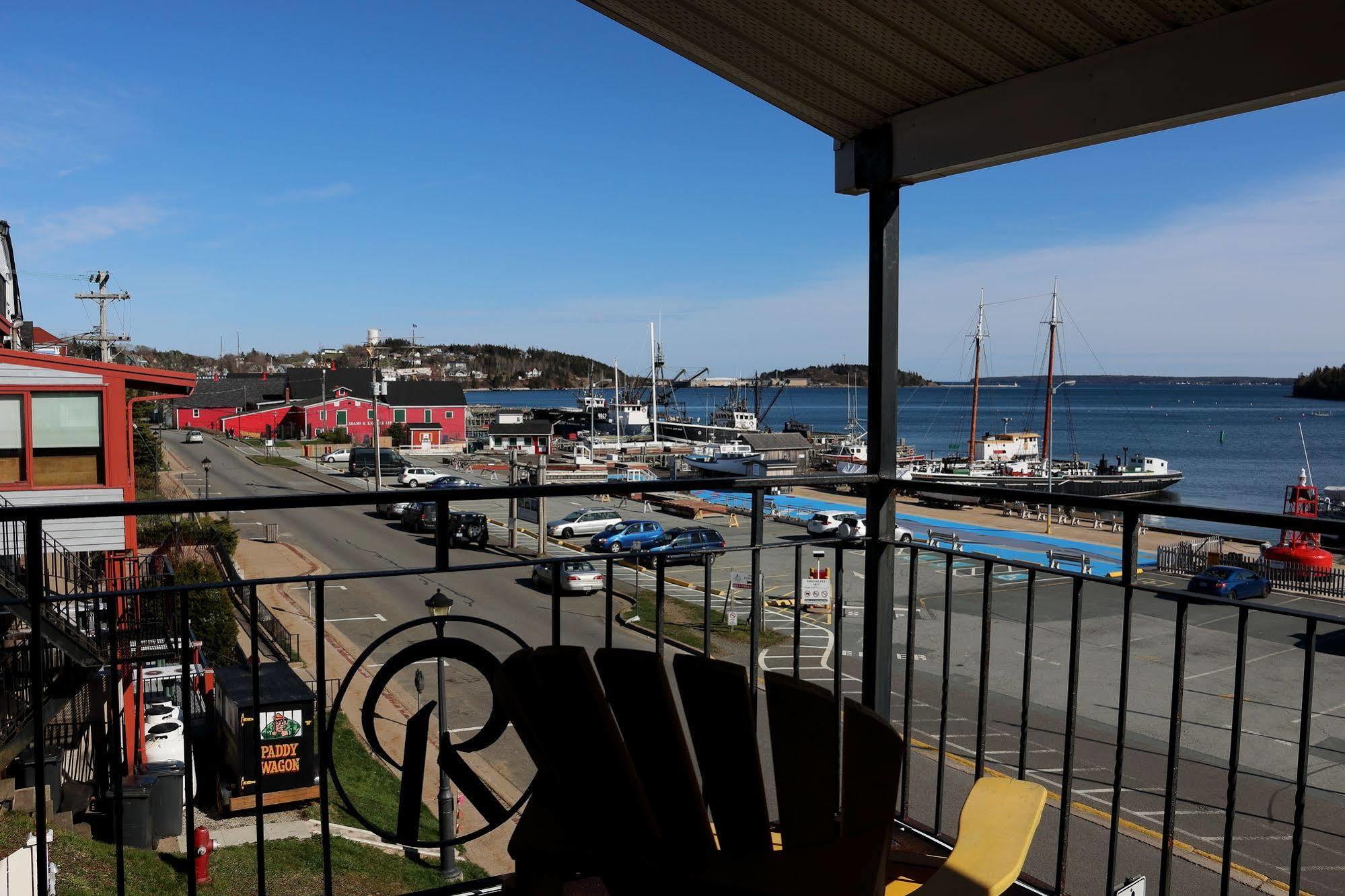 Rum Runner Inn Lunenburg Extérieur photo